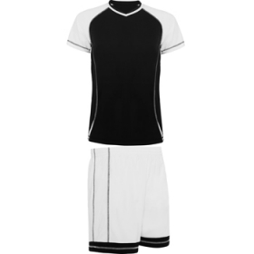 Echipament sportiv unisex din material combinat, pantaloni È™i tricou cu mÃ¢necÄƒ raglan cu cusÄƒturÄƒ Ã®n contrast. Material tehnic neted din fibrÄƒ respirabilÄƒ, care este plÄƒcut la atingere È™i se usucÄƒ uÈ™or.  ;0433_0201