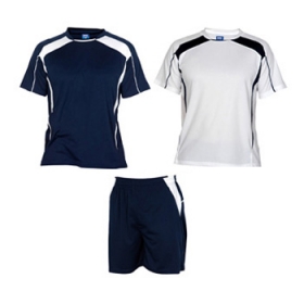 Echipament sportiv unisex compus din 2 tricouri + 1 pereche pantaloni. InserÈ›ii Ã®n contrast. Material respirabil, uÈ™or, comod È™i care se usucÄƒ uÈ™or. Echipament fÄƒrÄƒ jambiere.;0429_5501